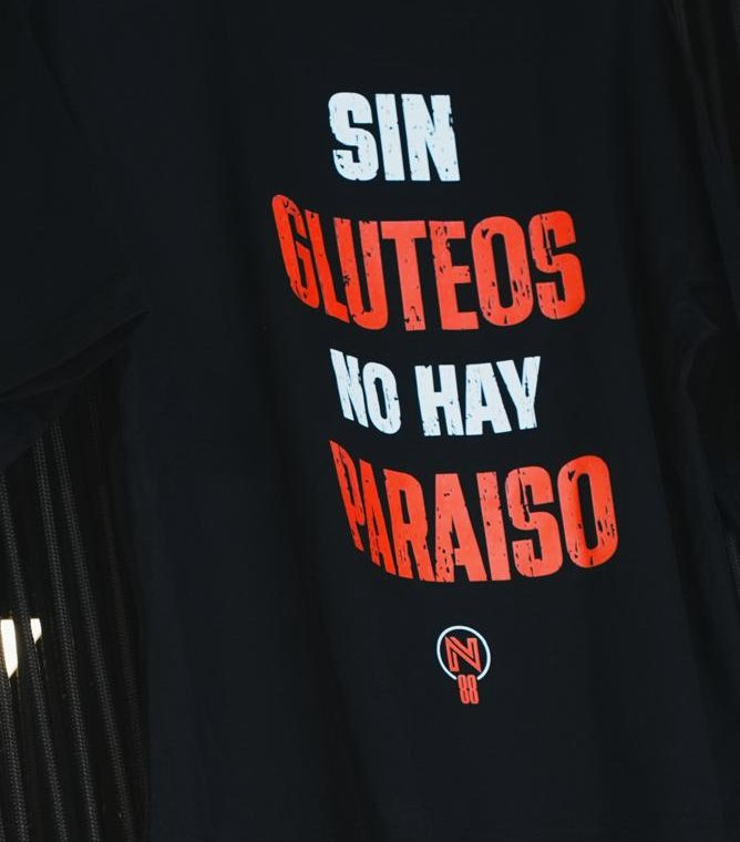Camiseta negra de N88GYM con el texto Sin glúteos no hay paraíso